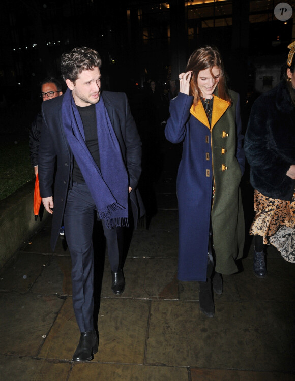 Kit Harington et sa femme Rose Leslie quittent l'église St Botolph-without-Bishopsgate à l'issue de la soirée de chants de Noël de l'association "MS Society". Londres, le 10 décembre 2019.