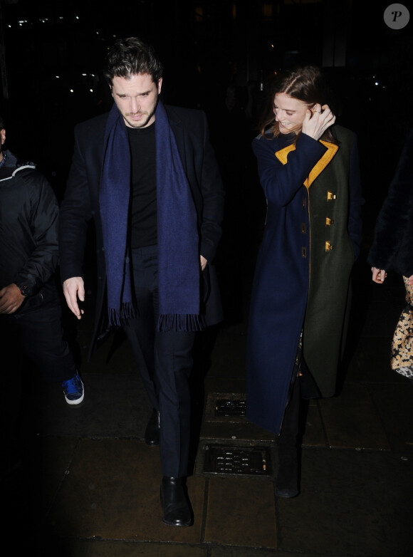 Kit Harington et sa femme Rose Leslie quittent l'église St Botolph-without-Bishopsgate à l'issue de la soirée de chants de Noël de l'association "MS Society". Londres, le 10 décembre 2019.