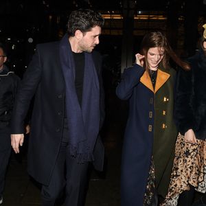 Kit Harington et sa femme Rose Leslie quittent l'église St Botolph-without-Bishopsgate à l'issue de la soirée de chants de Noël de l'association "MS Society". Londres, le 10 décembre 2019.