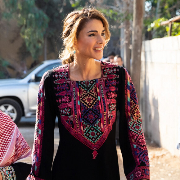 La reine Rania de Jordanie lors d'une visite dans le village de Kufrsoum à Irbid le 30 octobre 2019. © Royal Hashemite Court / Albert Nieboer / dpa / ABACAPRESS.COM