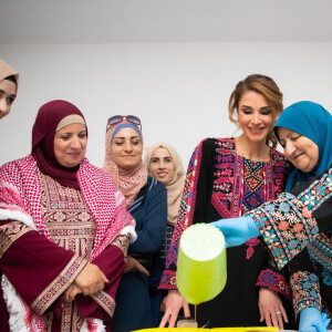 La reine Rania de Jordanie lors d'une visite dans le village de Kufrsoum à Irbid le 30 octobre 2019. © Royal Hashemite Court / Albert Nieboer / dpa / ABACAPRESS.COM