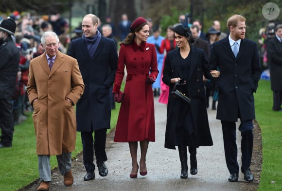 Le prince Charles, le prince William, Kate Middleton, Meghan Markle et le prince Harry se rendent à la messe de Noël de Sandringham, le 25 décembre 2019.