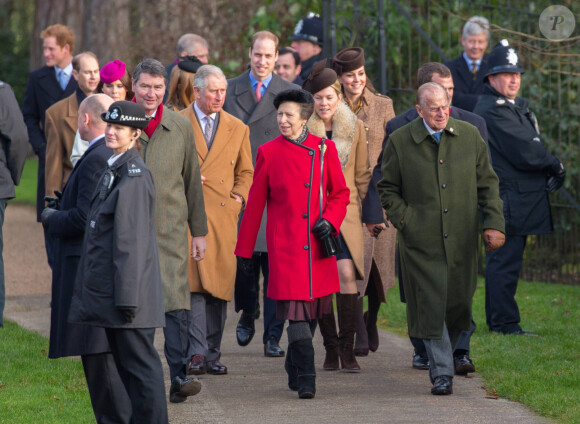 Le prince Charles, prince de Galles, la princesse Anne, Autumn Phillips, Peter Phillips, le prince Philip, duc d'Edimbourg, Tim Laurence, le prince William, Kate Middleton, et le prince Harry - La reine, accompagnée des membres de la famille royale anglaise, assiste à la messe de Noël à Sandringham, le 25 décembre 2014.