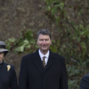 Le prince Edward, comte de Wessex, son fils James, vicomte Severn, la princesse Anne, son mari Timothy Laurence, le prince Charles, le prince Andrew, duc d'York - La famille royale d'Angleterre arrive à la messe de Noël à l'église Sainte-Marie-Madeleine à Sandringham, le 25 décembre 2017.