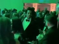 Jay-Z protège Beyoncé en subtilisant le téléphone d'un malotru