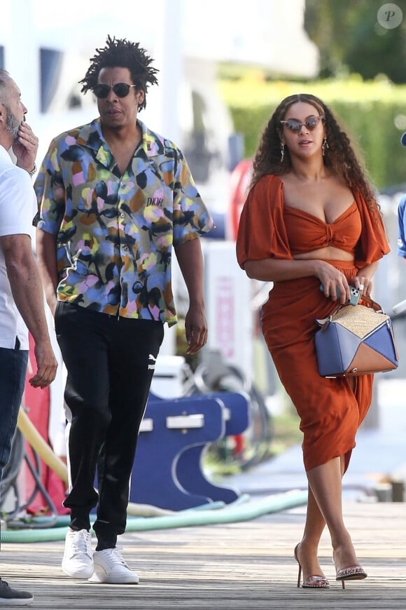 Exclusif - Beyoncé est allée passer la journée sur un yacht privé avec son mari Jay-Z, sa mère Tina Knowles et son mari Richard Lawson à Fort Lauderdale au sud-est de la Floride, le 16 novembre 2019.