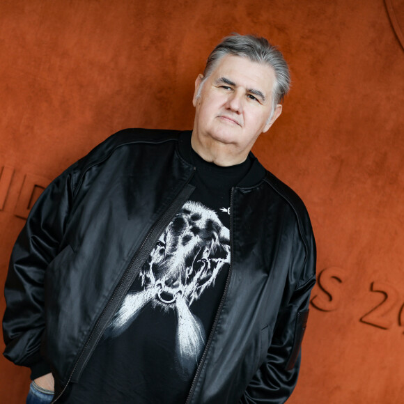 Pierre Ménès - Célébrités dans le village des internationaux de France de tennis de Roland Garros à Paris, France, le 31 mai 2019. © Jacovides-Moreau/Bestimage