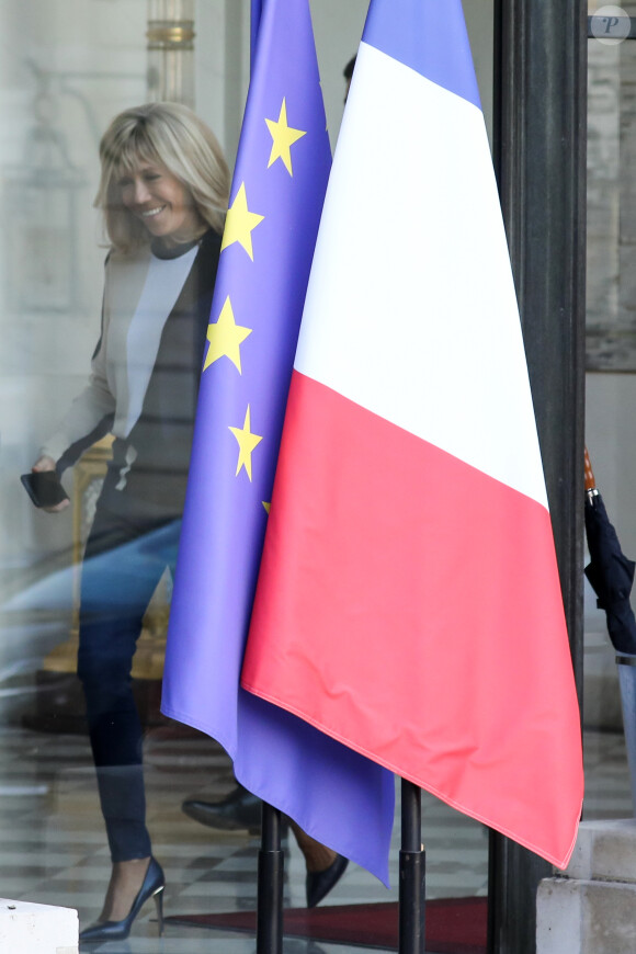 Brigitte Macron repérée dans le hall du palais de l'Elysée quelques heures avant la réception de Noël, le 18 décembre 2019 à Paris. © Stéphane Lemouton / Bestimage