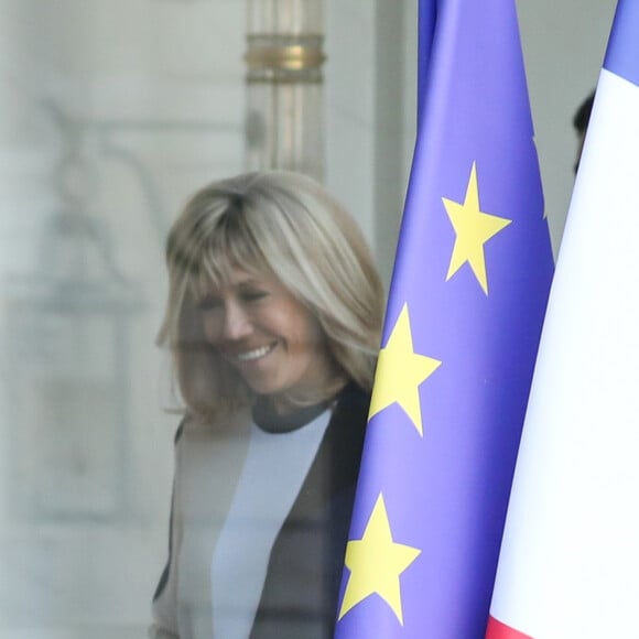 Brigitte Macron repérée dans le hall du palais de l'Elysée quelques heures avant la réception de Noël, le 18 décembre 2019 à Paris. © Stéphane Lemouton / Bestimage