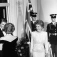 Diana avec Ronald et Nancy Reagan lors d'un dîner d'Etat à la Maison-Blanche en 1985.