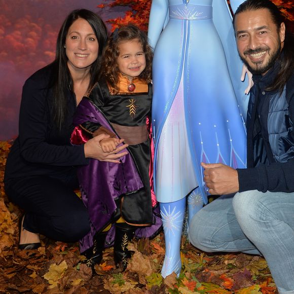 Moundir avec sa femme Inès et leur fille Aliya - Projection exceptionelle de "La Reine des Neiges 2 " au Grand Rex à Paris le 13 novembre 2019. © Veeren Ramsamy/Bestimage13/11/2019 - Paris