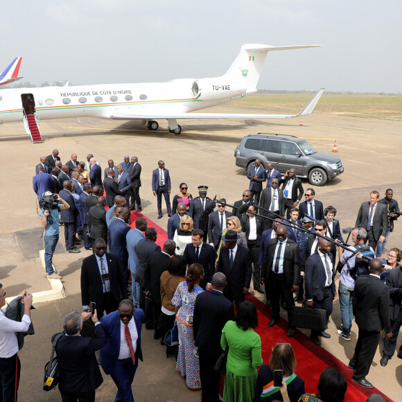Alassane Ouattara, président de la République de Côte d'Ivoire, Dominique Ouattara, Première dame, Emmanuel Macron, président de la République française, Brigitte Macron, Première dame - Déplacement en Côte d'Ivoire - Arrivées à l'aéroport de Bouaké, le 22 décembre 2019. © Dominique Jacovides / Bestimage