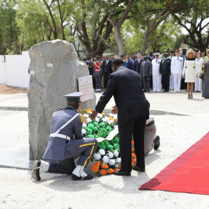 Alassane Ouattara, président de la République de Côte d'Ivoire, Dominique Ouattara, Première dame, Emmanuel Macron, président de la République française, Brigitte Macron, Première dame - Déplacement en Côte d'Ivoire - Hommage aux soldats français et américains morts dans l'exercice de leur mission en Côte D'ivoire le 6.11.2004, Lycée Descarte à Bouaké, le 22 décembre 2019. © Dominique Jacovides / Bestimage