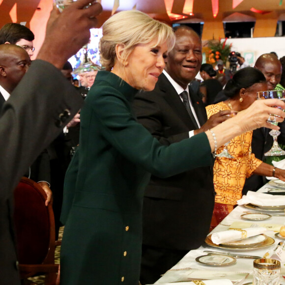 Amadou Gon Coulibaly, Premier ministre de Côte d'Ivoire, Brigitte Macron, Première dame de France, Alassane Ouattara, président de la République de Côte d'Ivoire - Déplacement en Côte d'Ivoire - Dîner d'Etat offert par le président de la République de Côte d'Ivoire et sa femme en l'honneur du président de la République française et sa femme au Sofitel Hôtel Ivoire à Abidjan le 21 décembre 2019. © Dominique Jacovides / Bestimage