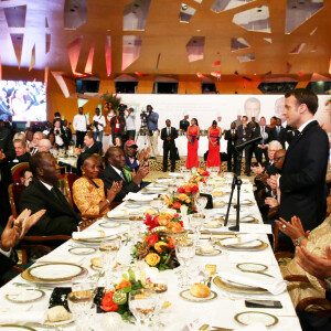 Amadou Gon Coulibaly, Premier ministre de Côte d'Ivoire, Brigitte Macron, Première dame de France, Alassane Ouattara, président de la République de Côte d'Ivoire, Dominique Ouattara, Première dame, Emmanuel Macron, président de la République française, Kandia Kamissoko Camara, ministre de l'Education de la Côte d'Ivoire, Didier Drogba et sa femme Diakité Lalla - Déplacement en Côte d'Ivoire - Dîner d'Etat offert par le président de la République de Côte d'Ivoire et sa femme en l'honneur du président de la République française et sa femme au Sofitel Hôtel Ivoire à Abidjan le 21 décembre 2019. © Dominique Jacovides / Bestimage
