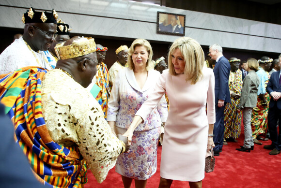 Dominique Ouattara, Première dame de Côte d'Ivoire, Brigitte Macron, Première dame de France - Déplacement en Côte d'Ivoire - Arrivée du Président de la République et de sa femme à l'aéroport international Félix Houphouët Boigny à Abidjan le 20 décembre 2019. © Dominique Jacovides / Bestimage