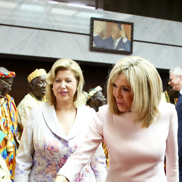 Dominique Ouattara, Première dame de Côte d'Ivoire, Brigitte Macron, Première dame de France - Déplacement en Côte d'Ivoire - Arrivée du Président de la République et de sa femme à l'aéroport international Félix Houphouët Boigny à Abidjan le 20 décembre 2019. © Dominique Jacovides / Bestimage