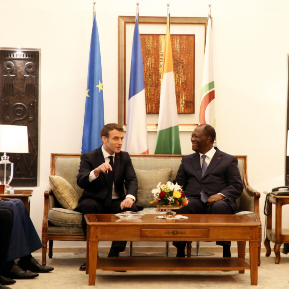 Alassane Ouattara, président de la République de Côte d'Ivoire, Dominique Ouattara, Première dame, Emmanuel Macron, président de la République française, Brigitte Macron, Première dame - Déplacement en Côte d'Ivoire - Arrivée du Président de la République et de sa femme à l'aéroport international Félix Houphouët Boigny à Abidjan le 20 décembre 2019. © Dominique Jacovides / Bestimage