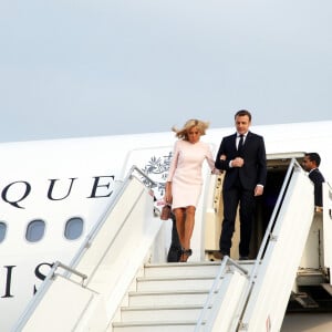 Brigitte Macron, Première dame et son mari Emmanuel Macron, président de la République française - Déplacement en Côte d'Ivoire - Arrivée du Président de la République et de sa femme à l'aéroport international Félix Houphouët Boigny à Abidjan le 20 décembre 2019. © Dominique Jacovides / Bestimage