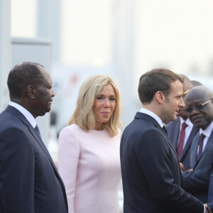 Alassane Ouattara, président de la République de Côte d'Ivoire, Brigitte Macron, Première dame, Emmanuel Macron, président de la République française - Déplacement en Côte d'Ivoire - Arrivée du Président de la République et de sa femme à l'aéroport international Félix Houphouët Boigny à Abidjan le 20 décembre 2019. © Dominique Jacovides / Bestimage