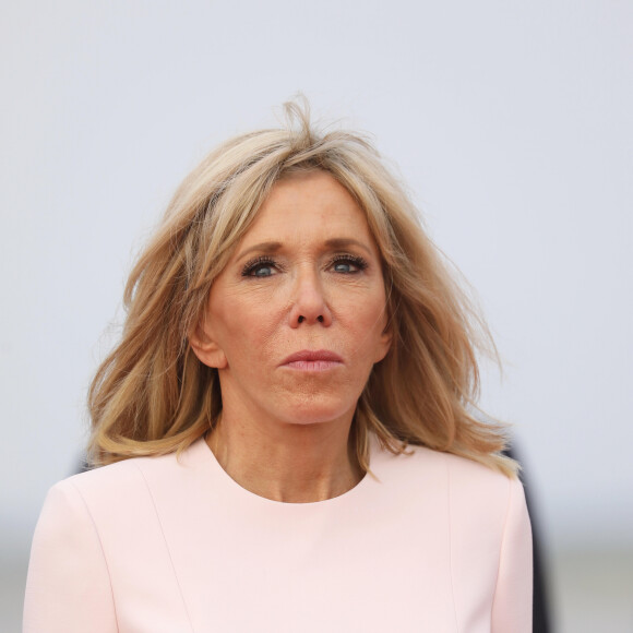 Brigitte Macron, Première dame - Déplacement en Côte d'Ivoire - Arrivée du Président de la République et de sa femme à l'aéroport international Félix Houphouët Boigny à Abidjan le 20 décembre 2019. © Dominique Jacovides / Bestimage