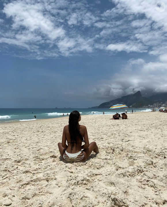 Tina Kunakey sur la plage d'Arpoador, à Rio de Janeiro. Décembre 2019.