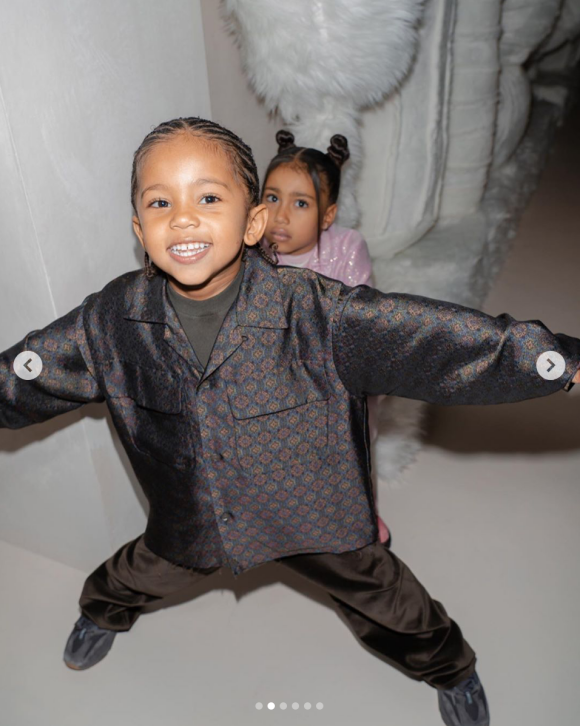 Saint et North West, les enfants de Kim Kardashian et Kanye West, ont assisté à la soirée du réveillon de Noël des Kardashian, chez Kourtney Kardashian. Los Angeles, le 24 décembre 2019.