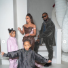 Kim Kardashian, Kanye West et leurs quatre enfants North et Saint West ont assisté à la soirée du réveillon de Noël des Kardashian, chez Kourtney Kardashian. Los Angeles, le 24 décembre 2019.