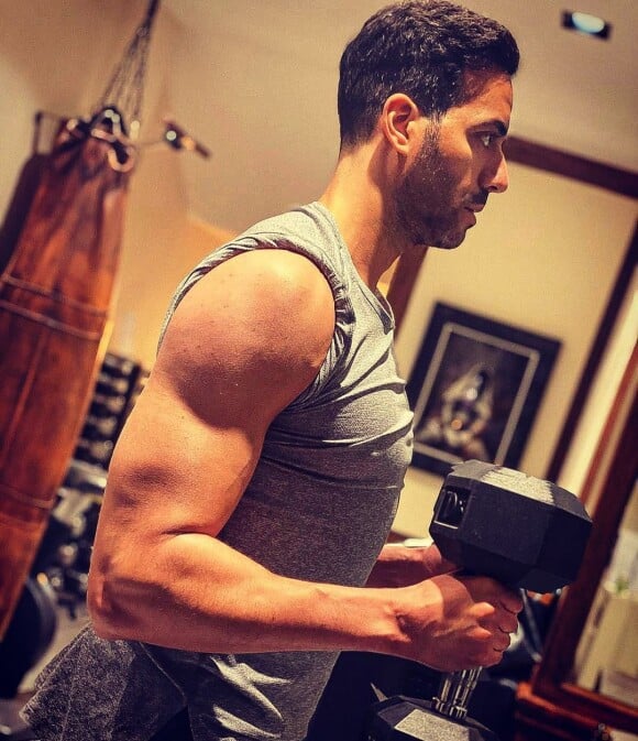Tarek Boudali a dévoilé cette photo montrant sa transformation physique sur Instagram, le 30 décembre 2019.