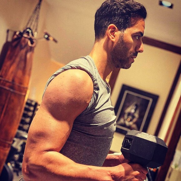 Tarek Boudali a dévoilé cette photo montrant sa transformation physique sur Instagram, le 30 décembre 2019.