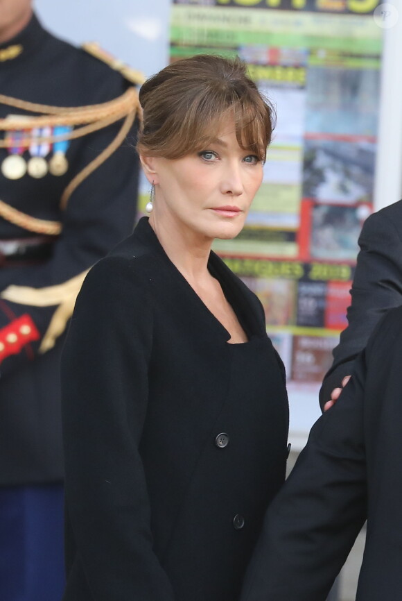 Carla Bruni Sarkozy - Arrivées en l'église Saint-Sulpice pour les obsèques de l'ancien président de la République Jacques Chirac à Paris. Le 30 septembre 2019 © Dominique Jacovides / Bestimage