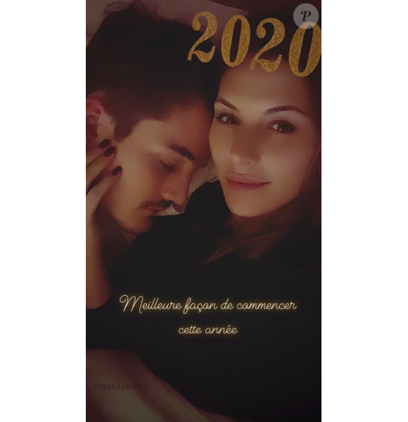 Camille Cerf, au lit avec son chéri pour fêter la nouvelle année, sur instagram le 1er janvier 2020.