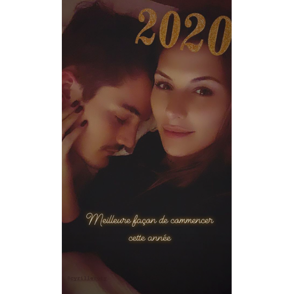 Camille Cerf, au lit avec son chéri pour fêter la nouvelle année, sur instagram le 1er janvier 2020.