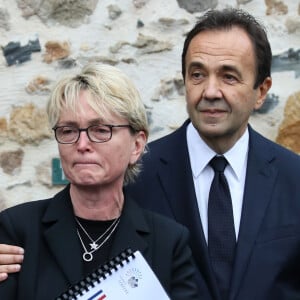 Claude Chirac et son mari Frédéric Salat-Baroux vont se recueillir sur la tombe de la famille de Jacques Chirac au cimetière de Sainte-Féréole en Corrèze le 5 octobre 2019. © Patrick Bernard/Bestimage