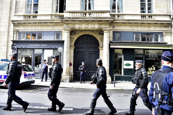 Ambiance devant le domicile de Jacques Chirac le jour de l'annonce de son décès. Paris, le 26 septembre 2019. © JB Autissier / Panoramic / Bestimage