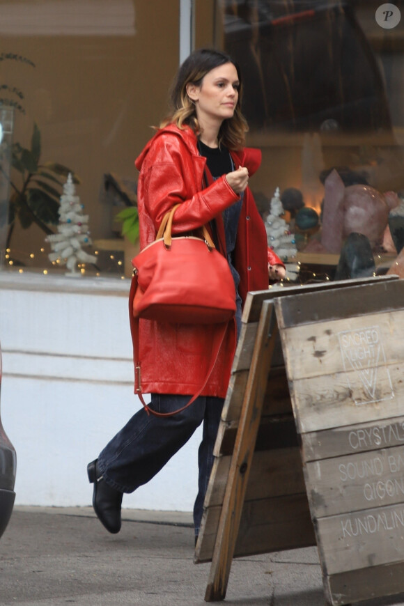 Exclusif - Rachel Bilson fait du shopping dans les rues de Los Feliz, le 7 décembre 2019.
