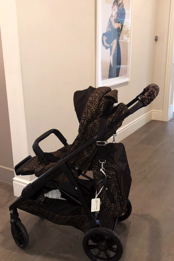 Kylie Jenner montre la poussette et le sac de couches Fendi de sa fille Stormi dans sa story Instagram du vendredi 3 janvier 2020.