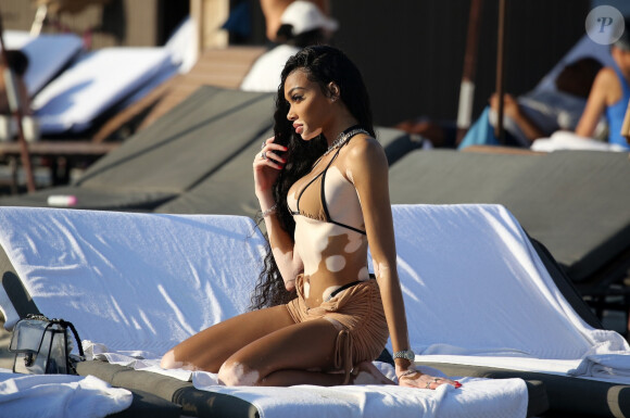 Exclusif - Le mannequin Winnie Harlow profite d'un après-midi ensoleillé sur la plage de Miami, le 31 décembre 2019.