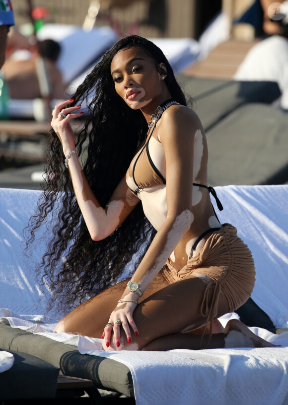 Exclusif - Le mannequin Winnie Harlow profite d'un après-midi ensoleillé sur la plage de Miami, le 31 décembre 2019.