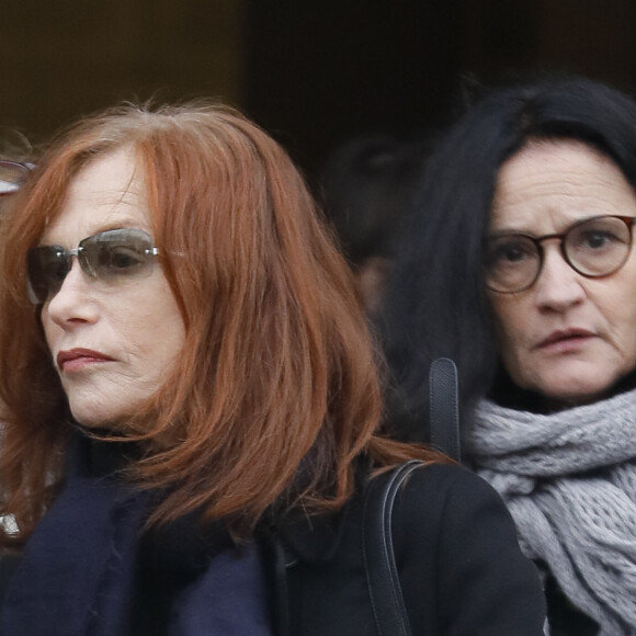 Exclusif - Isabelle Huppert - Obsèques de Claude Régy au crématorium du Père Lachaise à Paris. Le 7 janvier 2020.