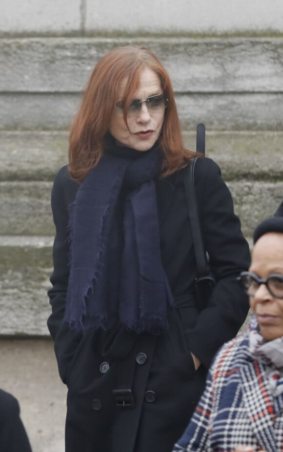 Exclusif - Isabelle Huppert - Obsèques de Claude Régy au crématorium du Père Lachaise à Paris. Le 7 janvier 2020.