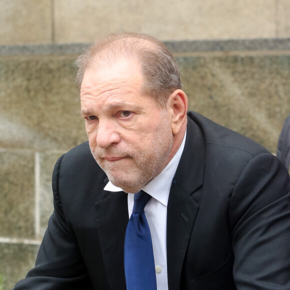 Harvey Weinstein en déambulateur à la sortie du tribunal à New York, le 11 décembre 2019.