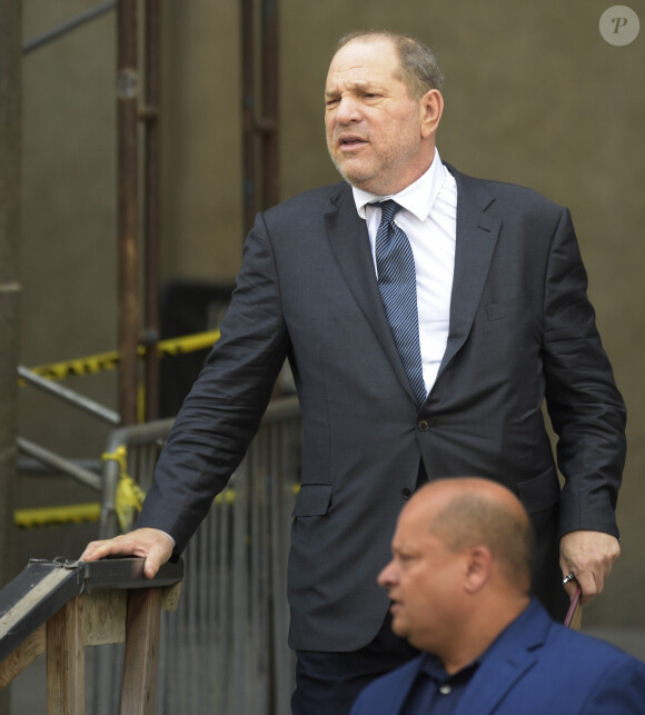 Harvey Weinstein à la sortie du tribunal State Supreme Court de New York où il a présenté sa nouvelle équipe d'avocats en charge d'assurer sa défense, notamment D. Rotunno, une puissance avocate de Chicago, le 11 juillet 2019.