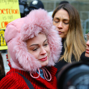 Actress Rose McGowan arrive devant la cour de Manhattan Court. New York. Le 6 janvier 2020. @Dylan Travis/ABACAPRESS.COM