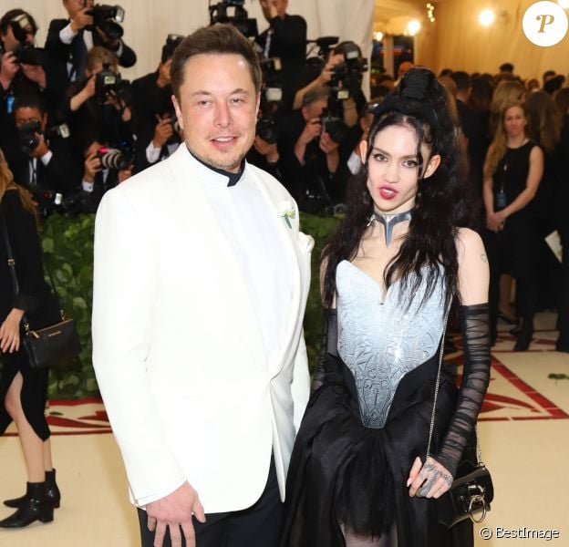 photographie d'Elon Musk et Grimes