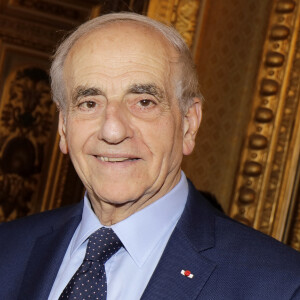 Une information rapportée par "Paris Match".
Exclusif - Jean-Pierre Elkabbach - Ancien journaliste et désormais professeur d'études Africaines à l'université Duke aux États-Unis, l'Américain Stephen Smith a reçu le prix du livre de géopolitique pour "La ruée vers l'Europe" (Grasset), ouvrage sur les liens migratoires entre l'Europe et l'Afrique. © Cédric Perrin/Bestimage