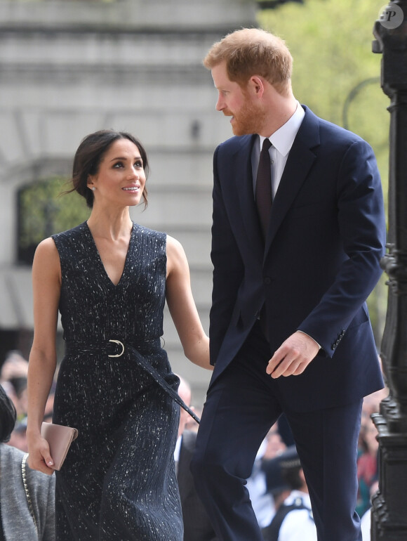 Meghan Markle et le prince Harry à leur arrivée à la cérémonie de commémoration du 25ème anniversaire de l'assassinat de Stephen Lawrence en l'église St Martin-in-the-Fields à Londres. Le 23 avril 2018