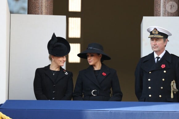 Meghan Markle, la comtesse de Wessex et le vice-amiral Sir Anthony Laurence - La famille royale réunie pour le Remembrance Sunday Service, au Cénotaphe de Londres, le 10 novembre 2019.
