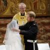 Le prince Harry (qui ôte ici le voile de Meghan) et Meghan Markle, duc et duchesse de Sussex, ont célébré leur mariage le 19 mai 2018 en la chapelle St George à Windsor. Une cérémonie marquée notamment par leur émouvante complicité amoureuse, qui sautait aux yeux...