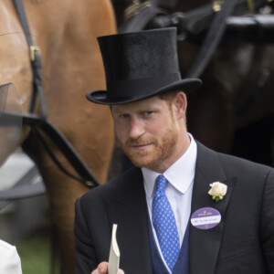 Meghan Markle, duchesse de Sussex (en Givenchy), et le prince Harry, duc de Sussex - La famille royale d'Angleterre à son arrivée à Ascot pour les courses hippiques. Le 19 juin 2018